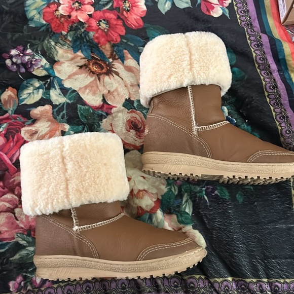 Australian Uggs brown leather. - Picture 5 of 7